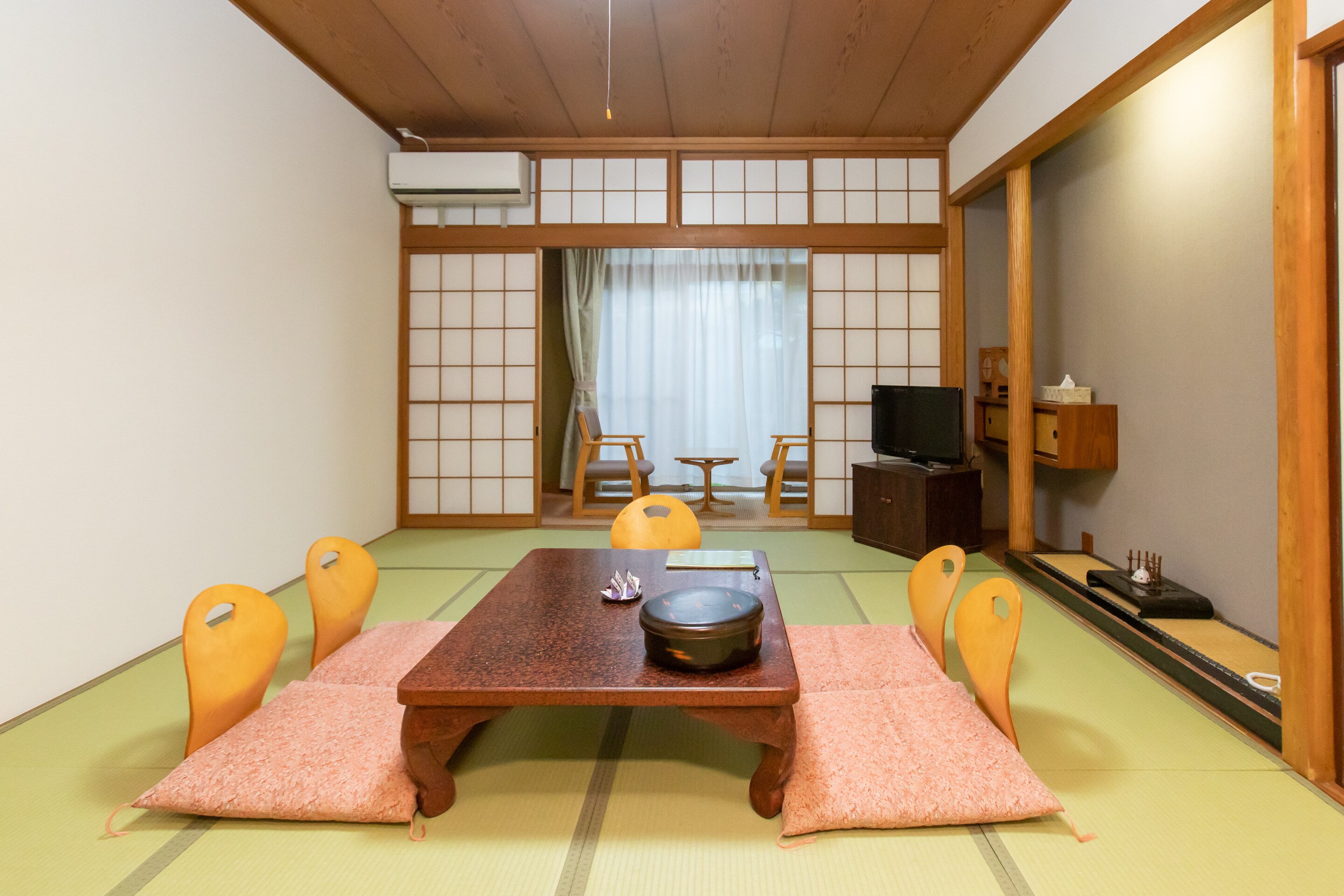 [Non-smoking] Japanese-style room for 1-5 people (no bath)