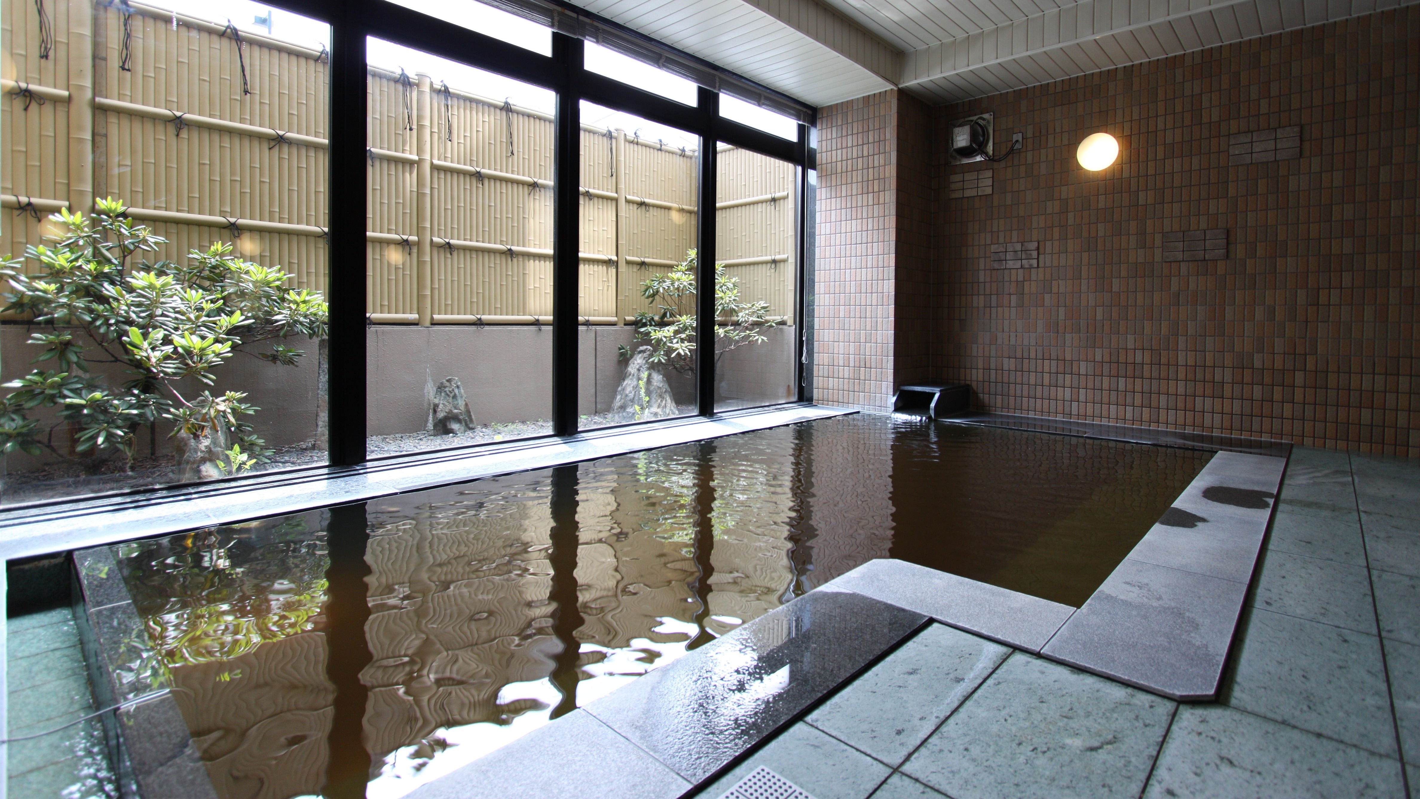 Men's large bath