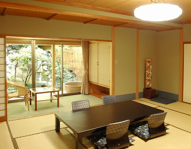 Guest room with mini open air