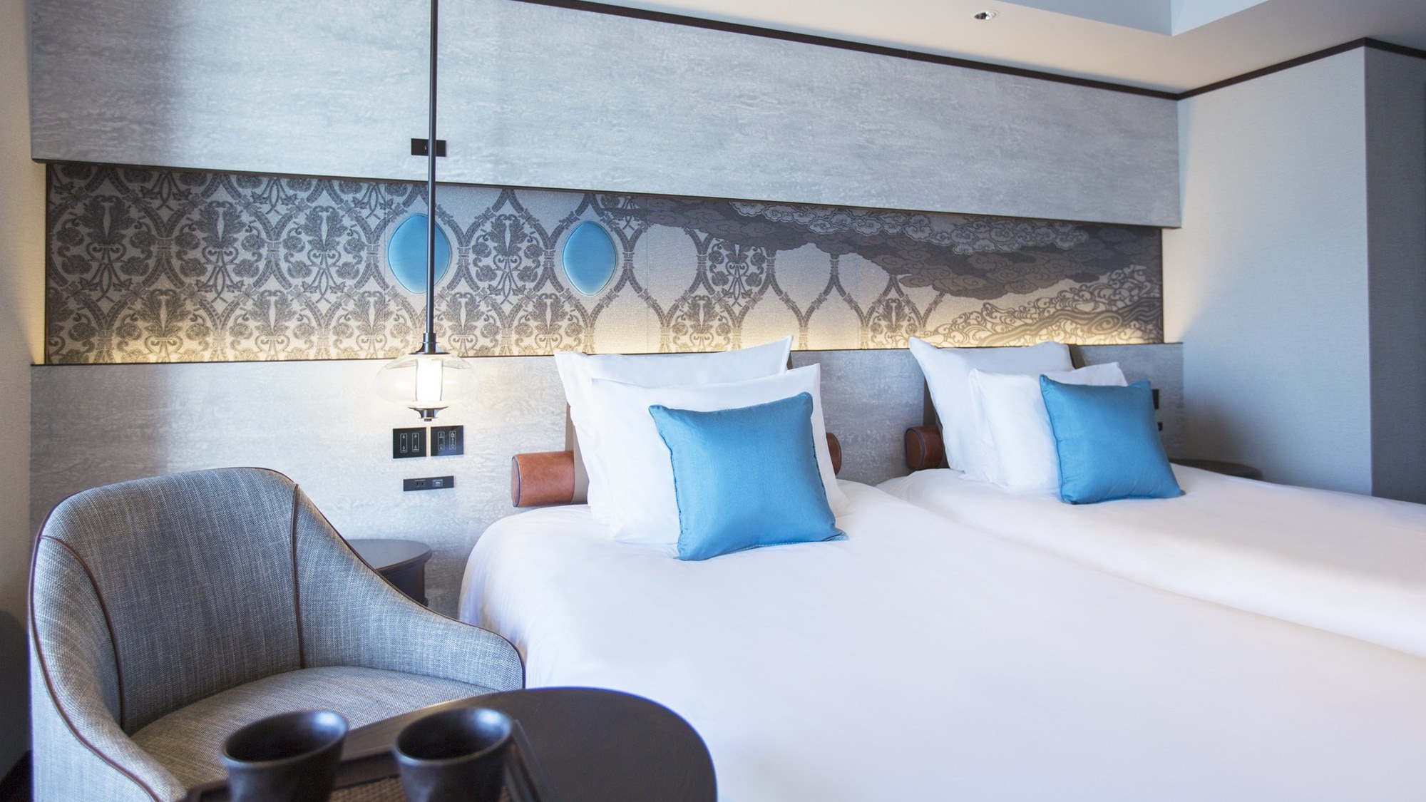 Deluxe Corner Room