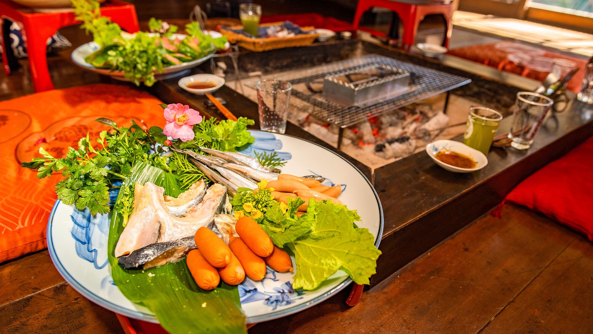 ・[Irori BBQ] Nikmati hidangan Anda di peralatan makan antik yang dipilih oleh ibu