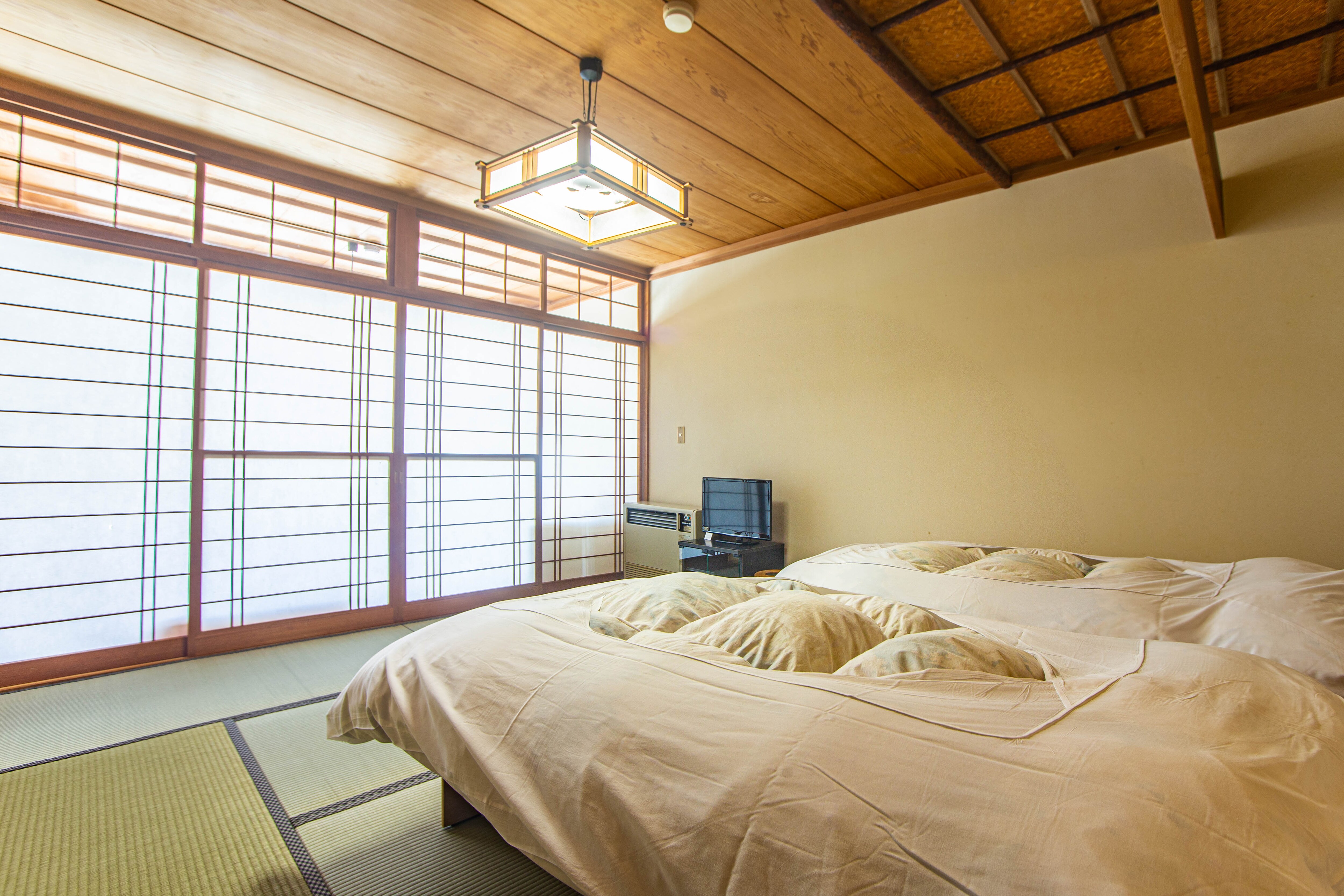Japanese-style room (8 tatami mats) with natural hot spring bath