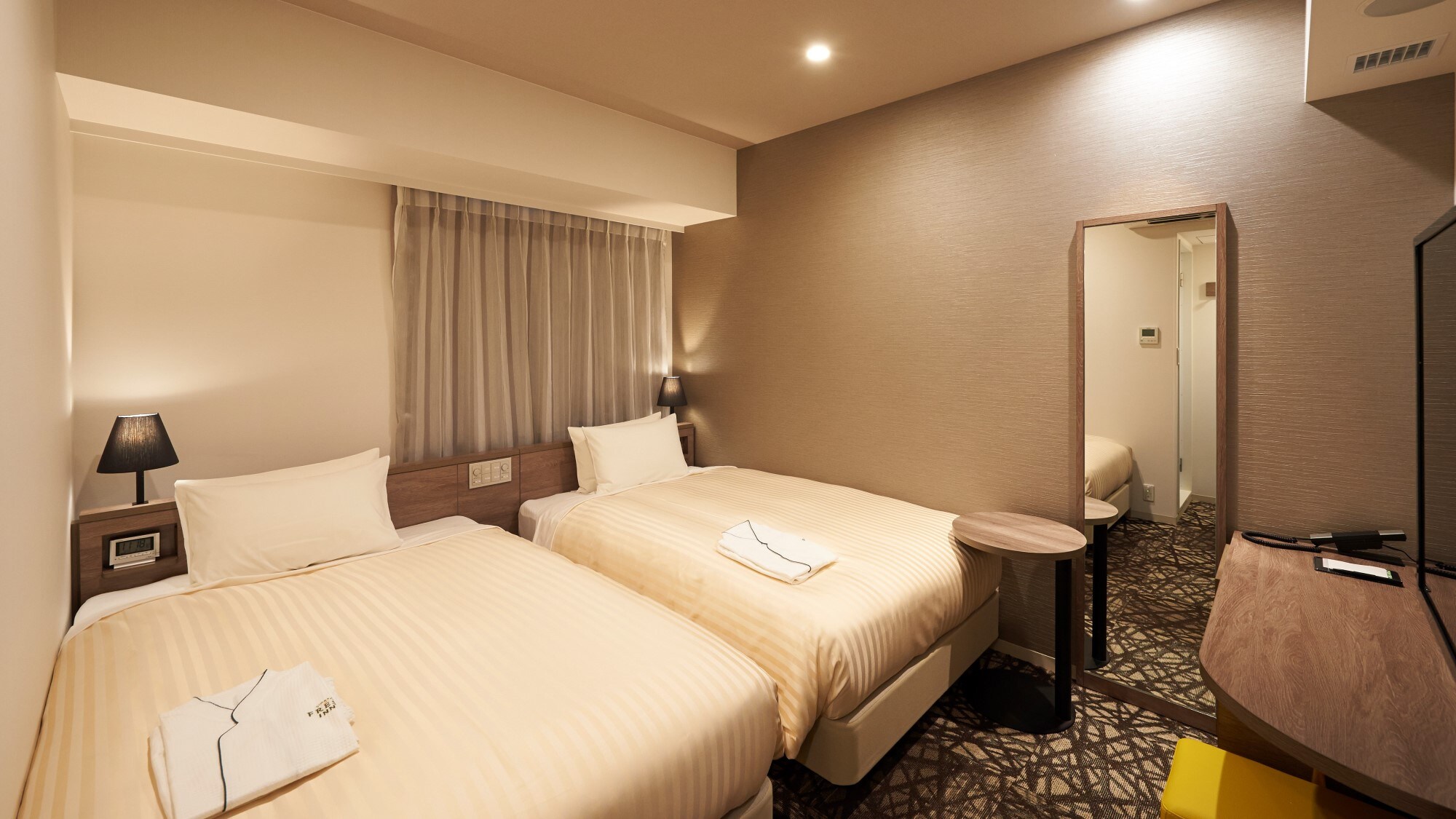 [Standard Twin Room] 14.8㎡ / 2 Simmons semi-double beds (width 120cm)