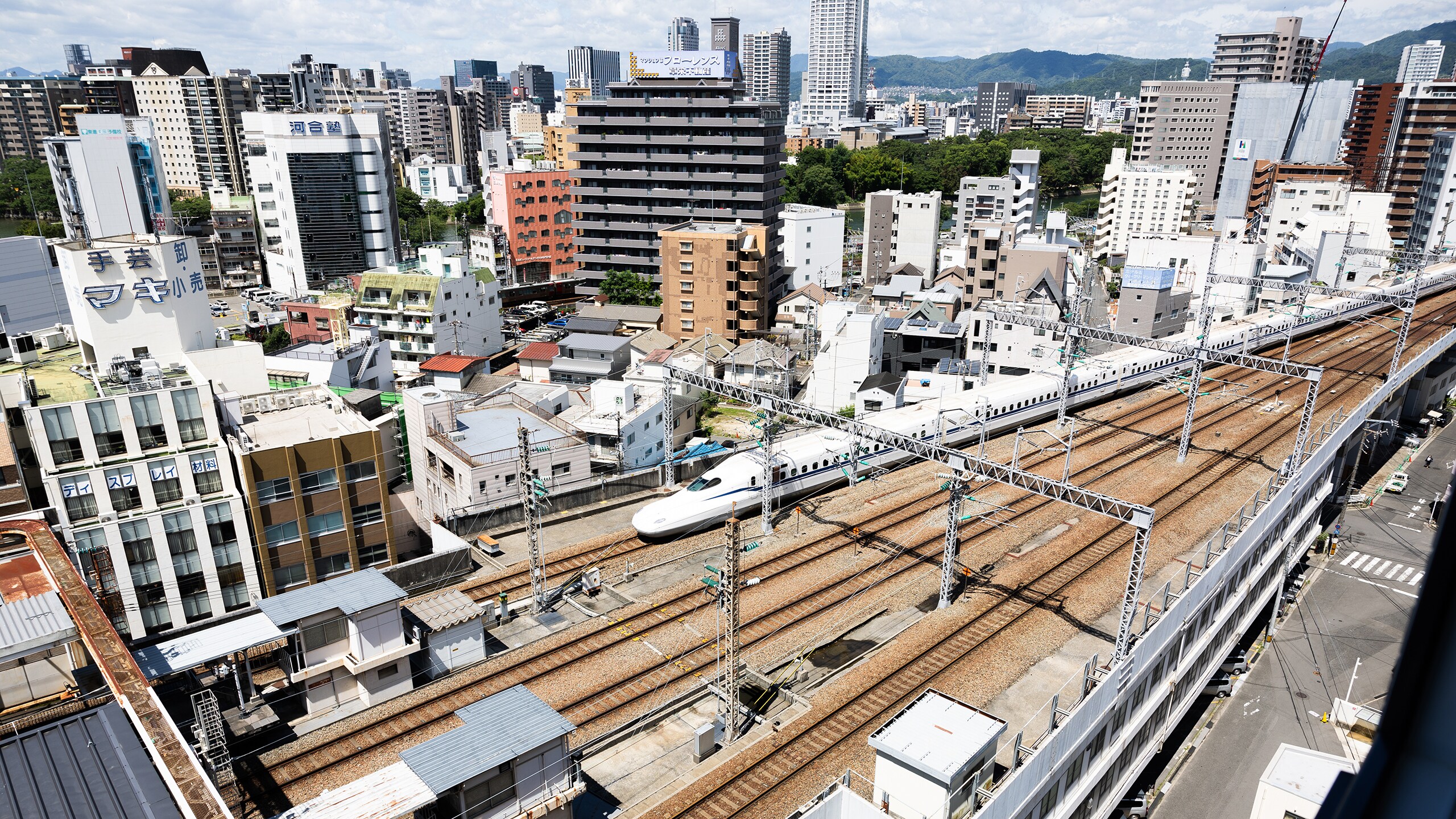 Shinkansen view room (daytime)