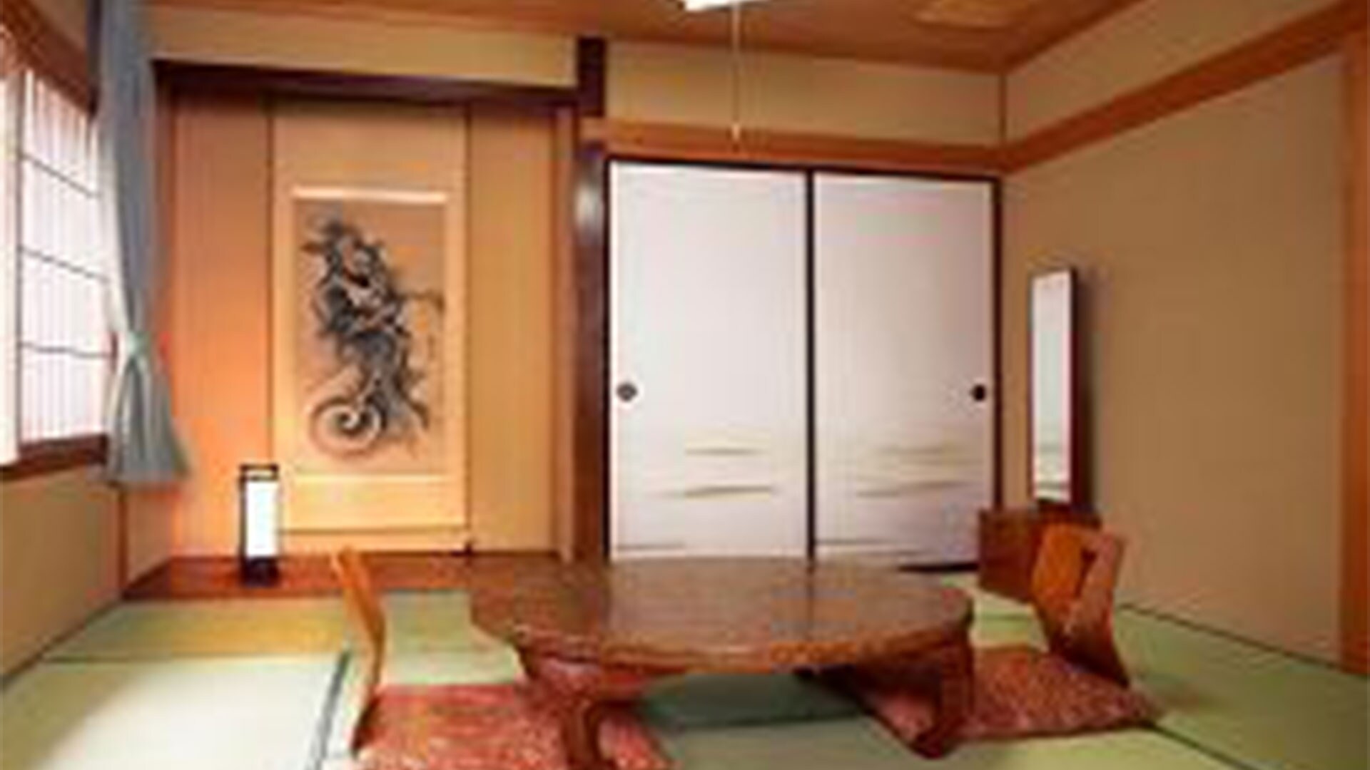 Japanese-style room (8 tatami mats)