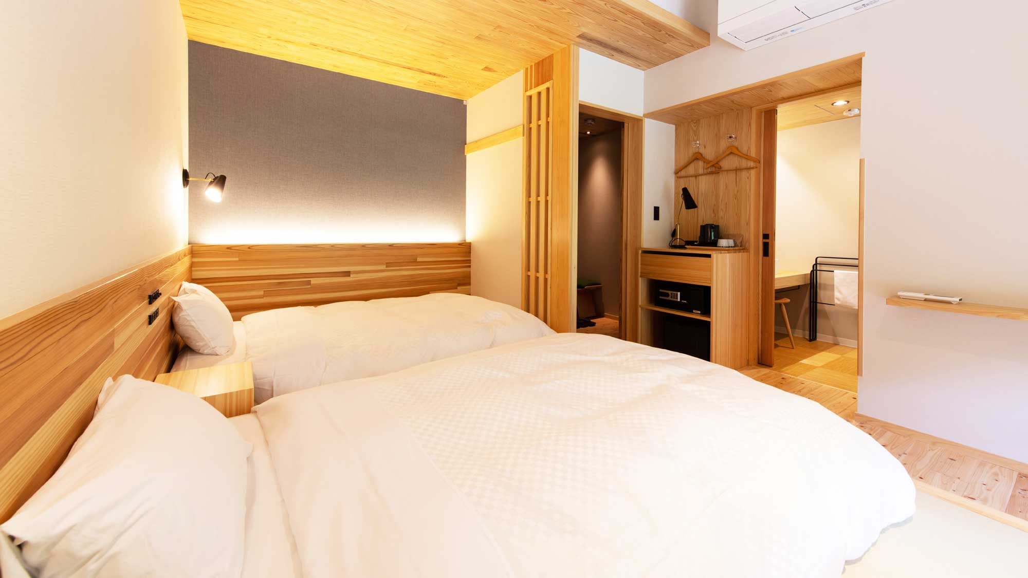[Twin] Room with 2 beds * Please use an extra bed for 3 people