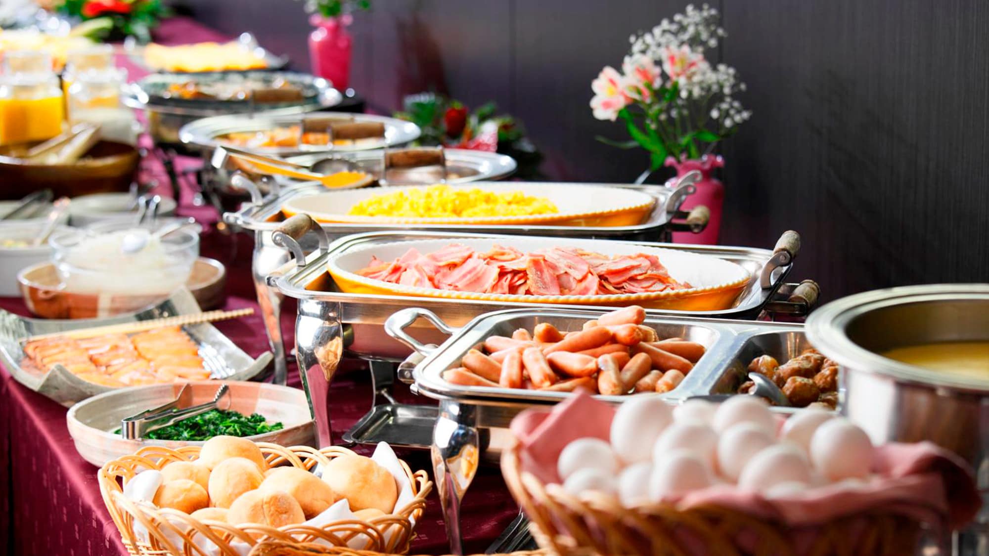 Start your morning off energized with our popular Japanese and Western breakfast buffet♪ (Example of dishes)
