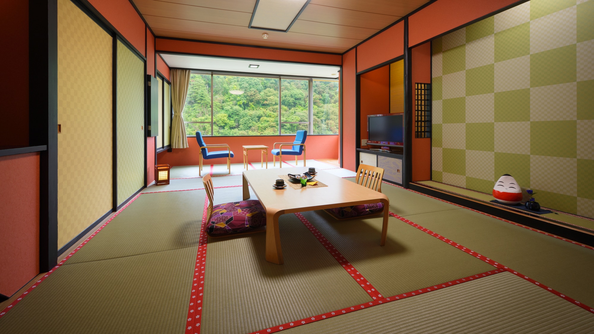 【客房示例】山谷一側的日式房間是10張榻榻米。請在房間內享受四季變化