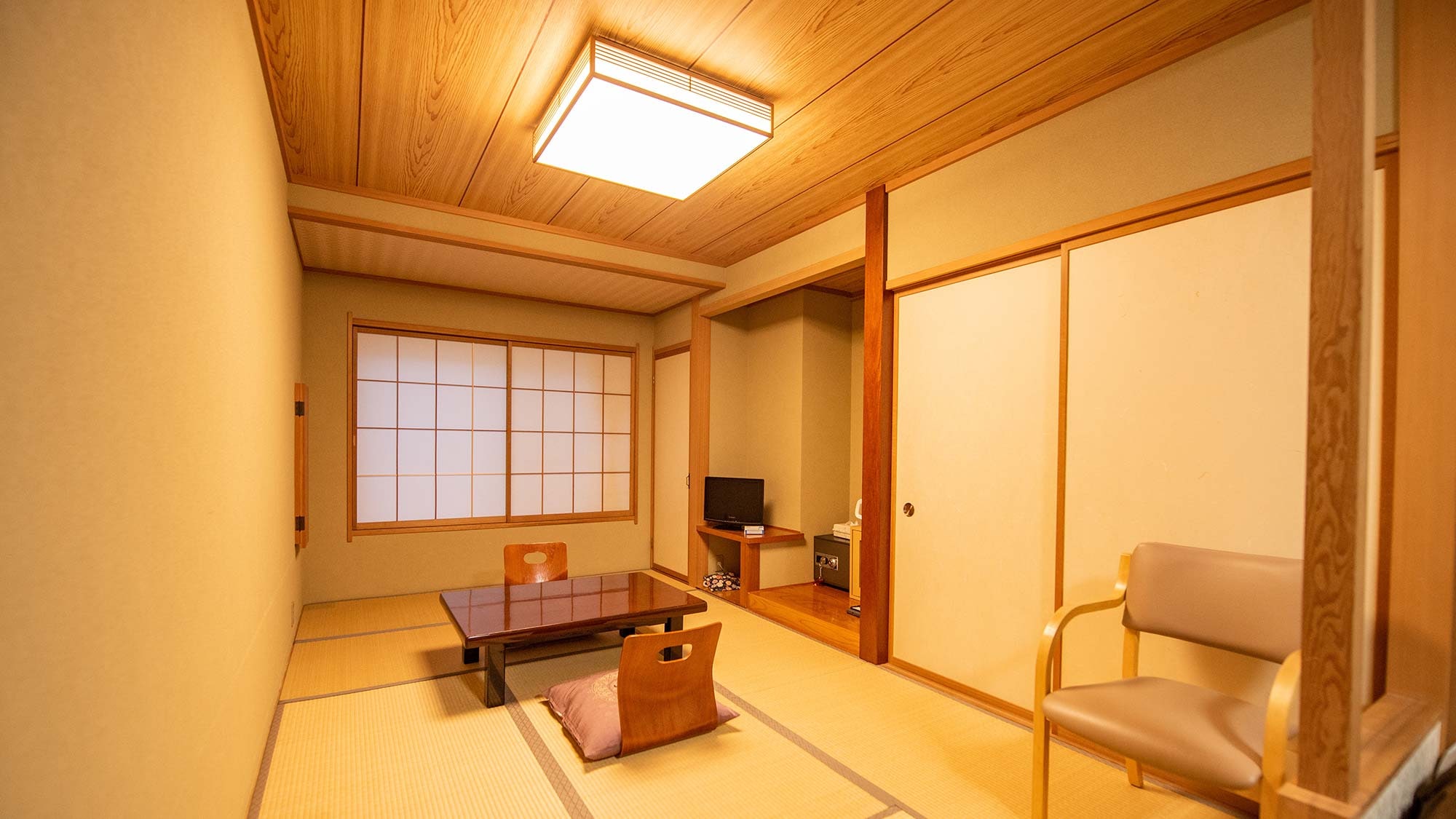 ・ Barrier-free room "Kizuna no Ma" Japanese-style room 7.5 tatami mats + bedroom 6 tatami mats