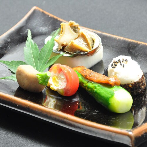 [Example of a Kaiseki meal for July] (Appetizer)