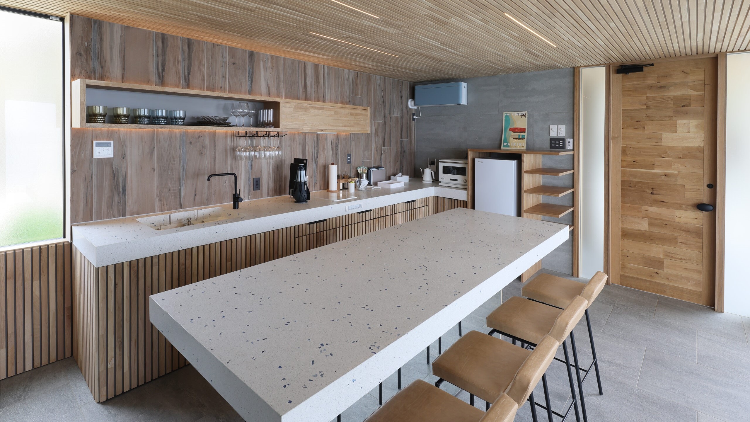 [WATER] Living room/kitchen