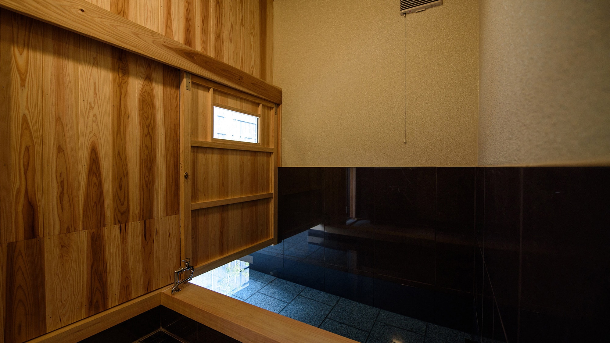 [Katsura Room]: Indoor bath