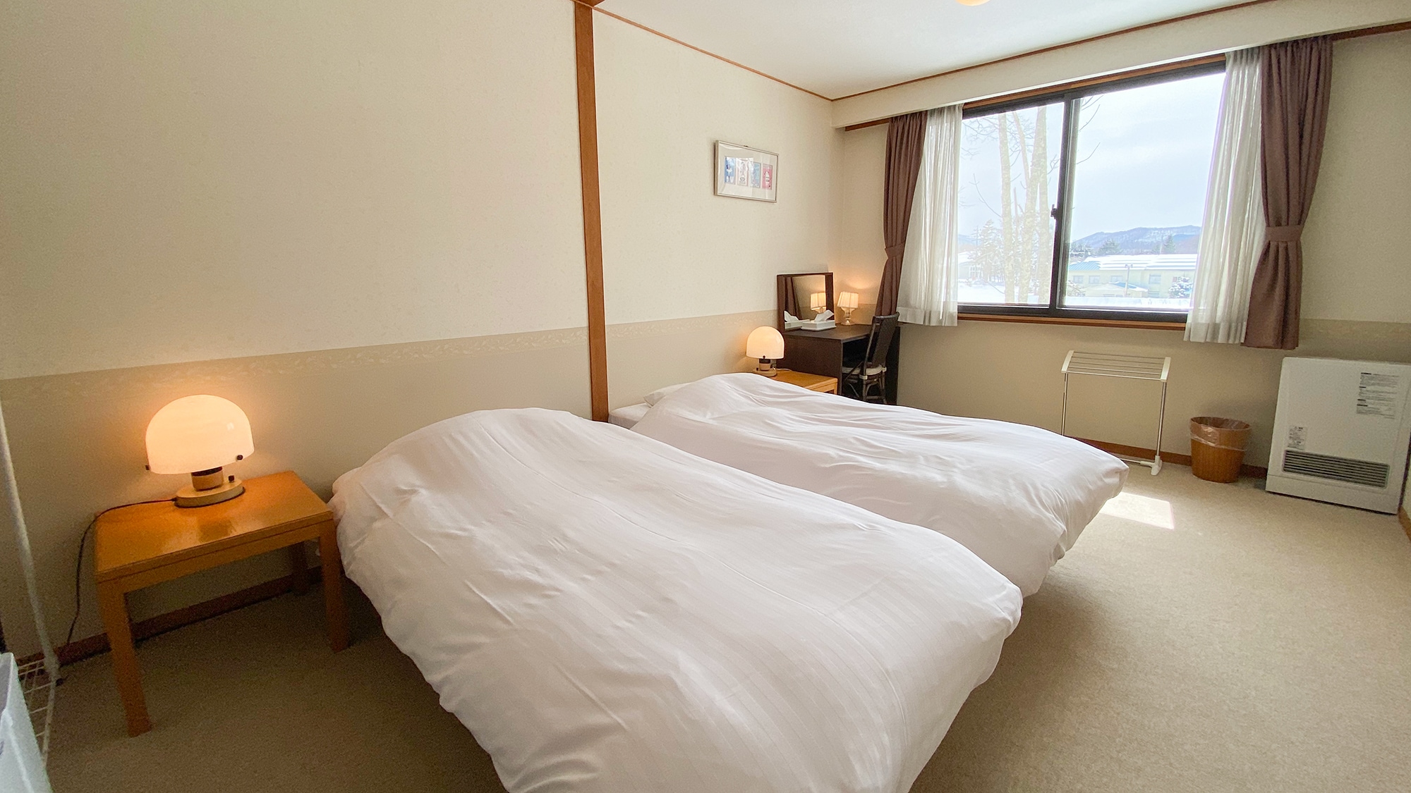 *Western-style room/twin room with toilet. Depending on the number of people, the room may have twin beds and bunk beds.