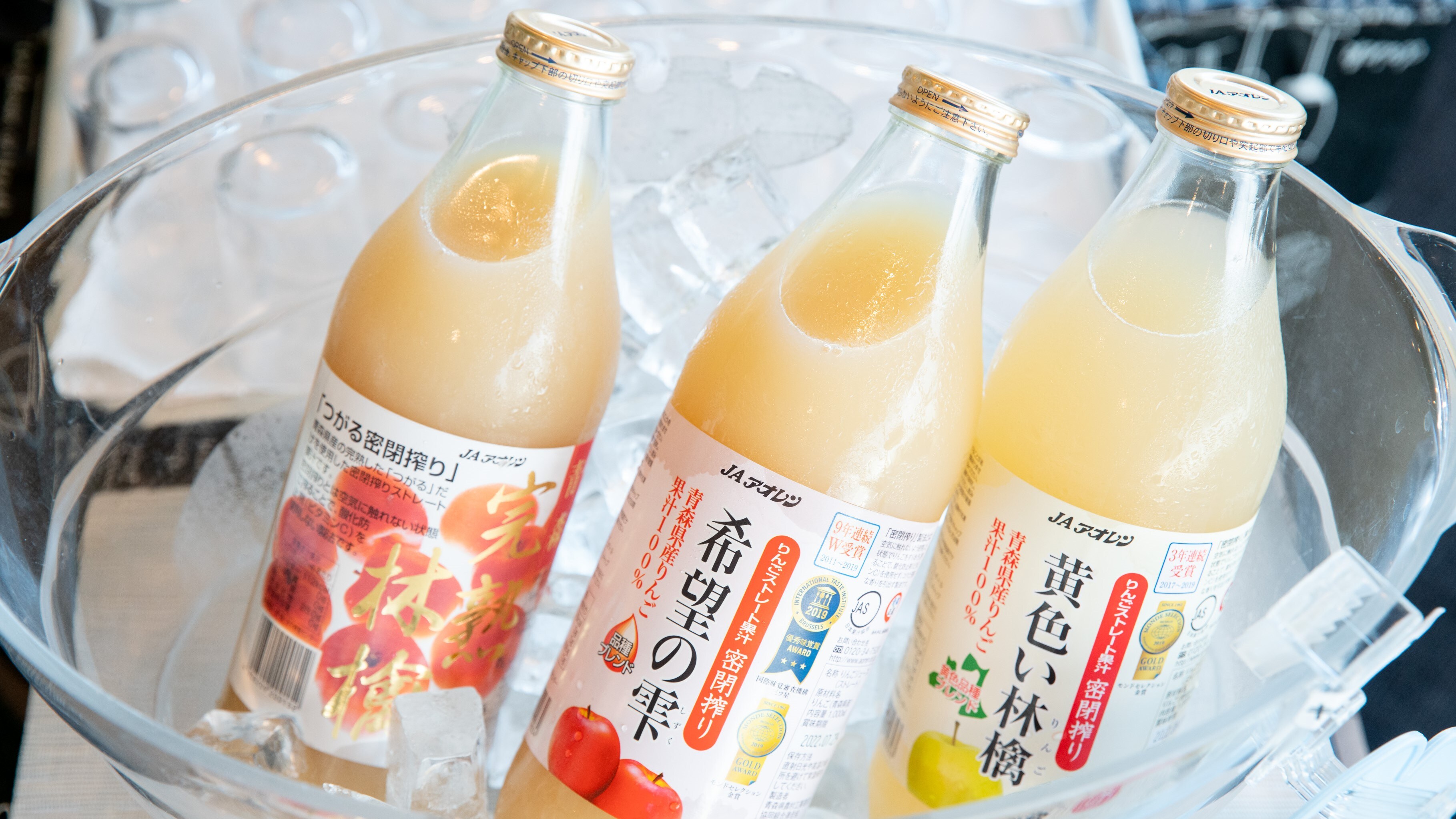Membandingkan minuman jus apel dari Prefektur Aomori ♪