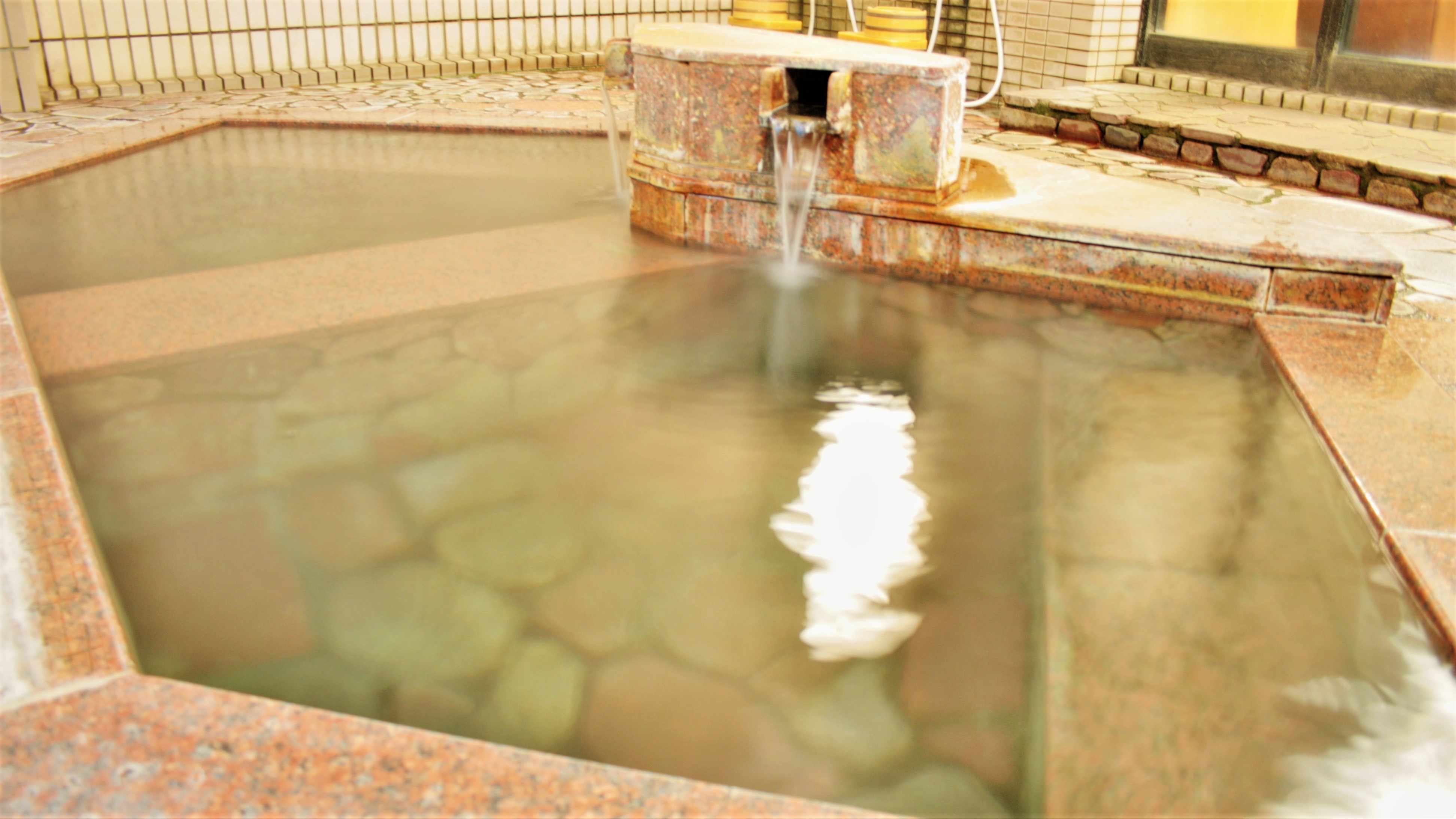 First floor women's large bath