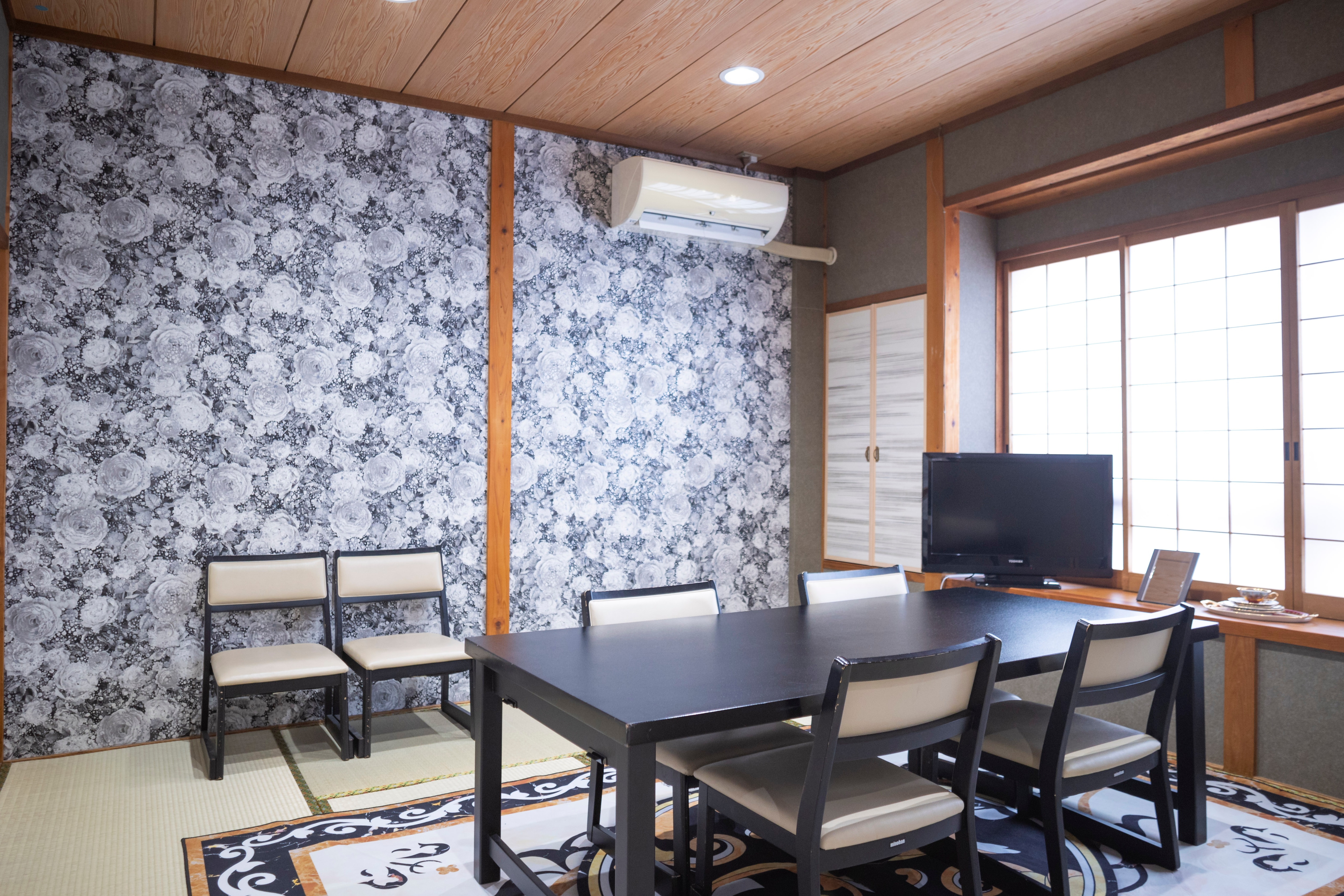 Japanese-Western style room for 4