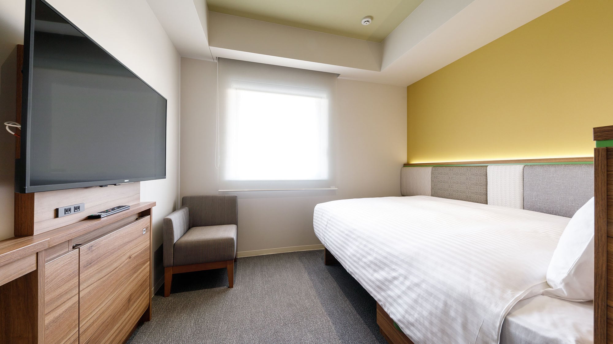 Living space: Ceiling 2,500mm, Under-bed suitcase storage, Washing machine, Microwave, Mini kitchen, Water facilities: 3