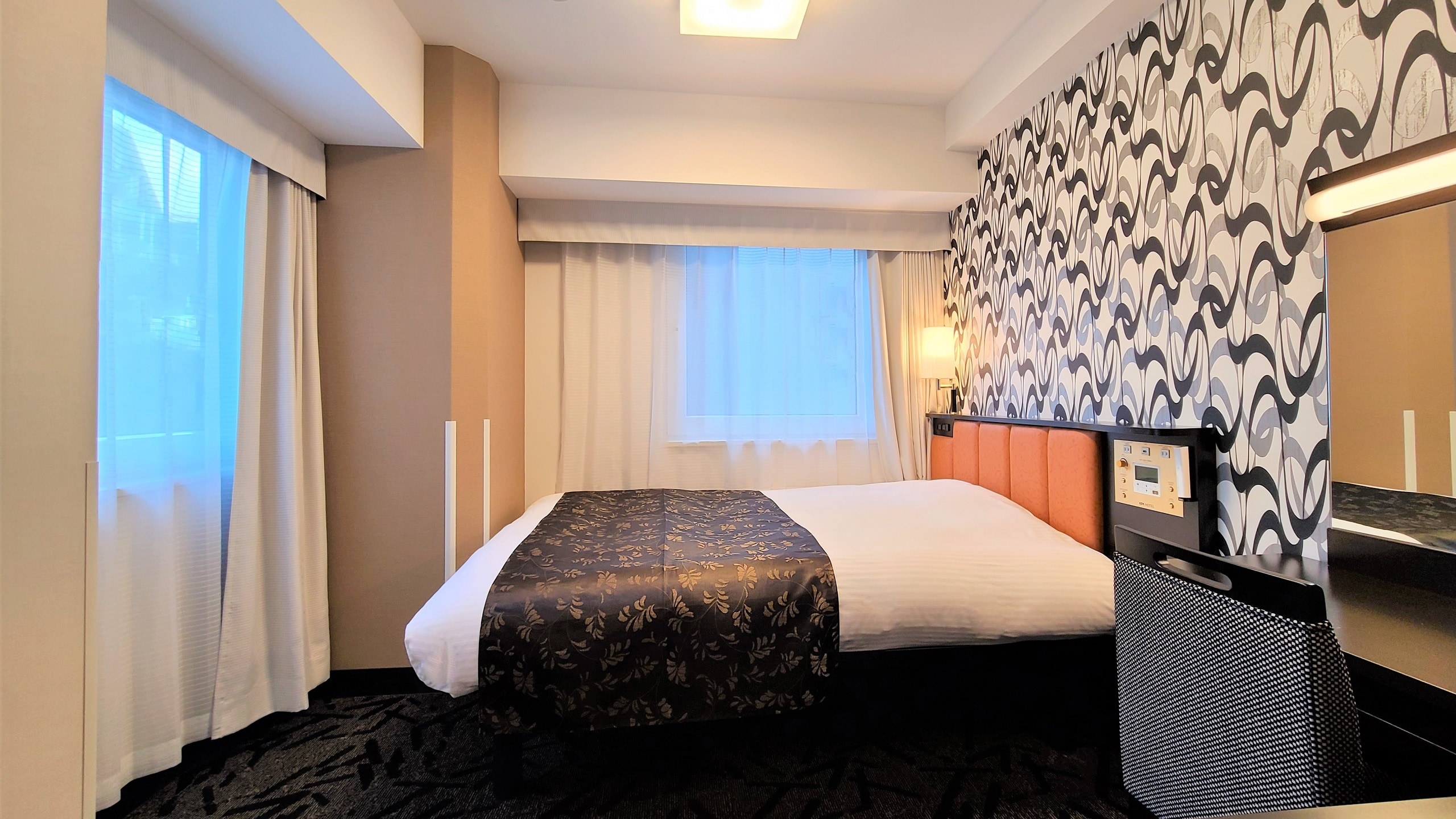 Kamar sudut (tunggal/ganda)