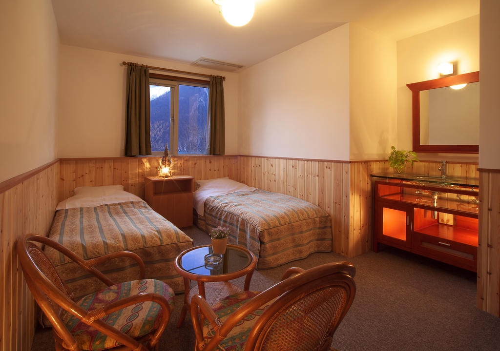 Twin room. All rooms have a toilet and washbasin.