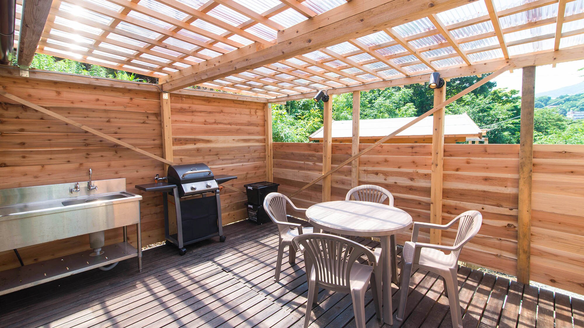 ・[BBQ Deck] A spacious covered space where you can relax and enjoy a BBQ.