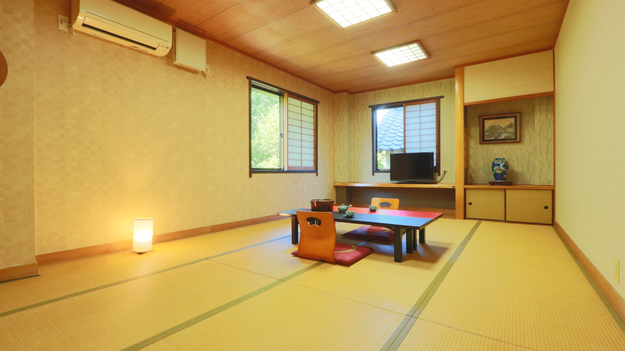 Spacious Japanese-style room (2-4 persons)