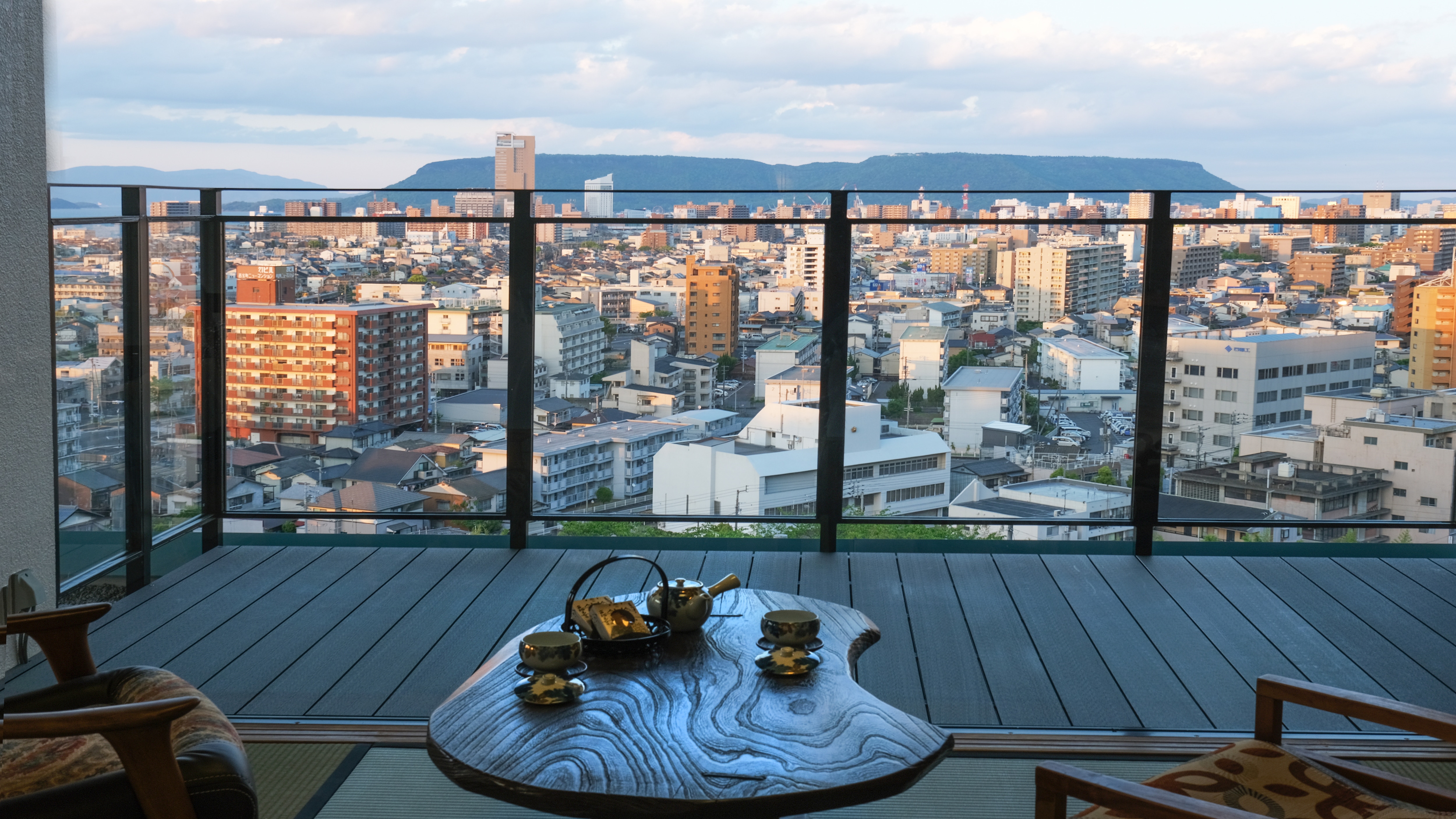 ◆Natural hot spring◆ [Hinoki cypress bath with a view] Corner suite A《With balcony》