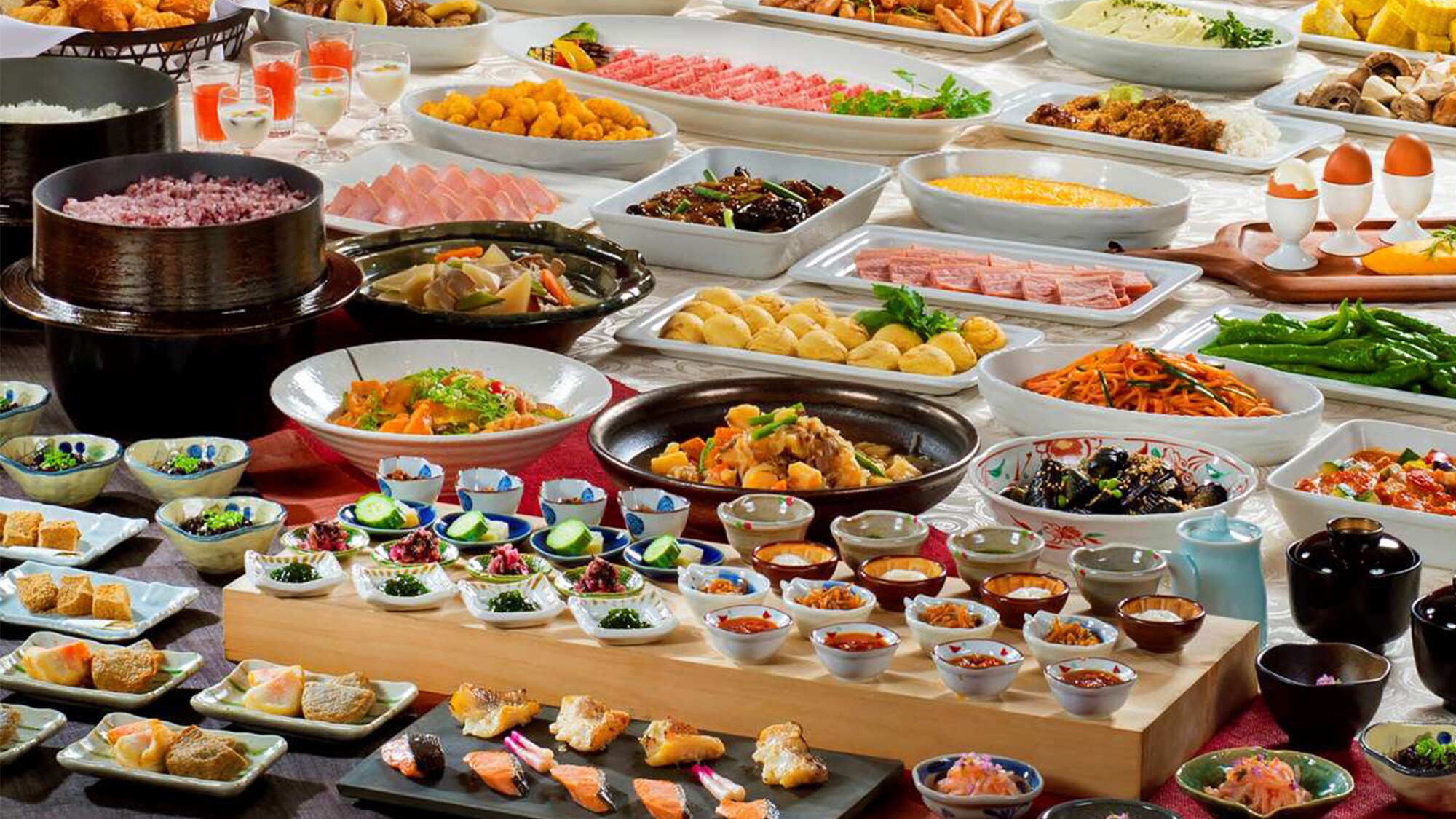 Breakfast buffet (example) "Approximately 40 types of Japanese and Western breakfast buffets" that are particular about quality and quantity
