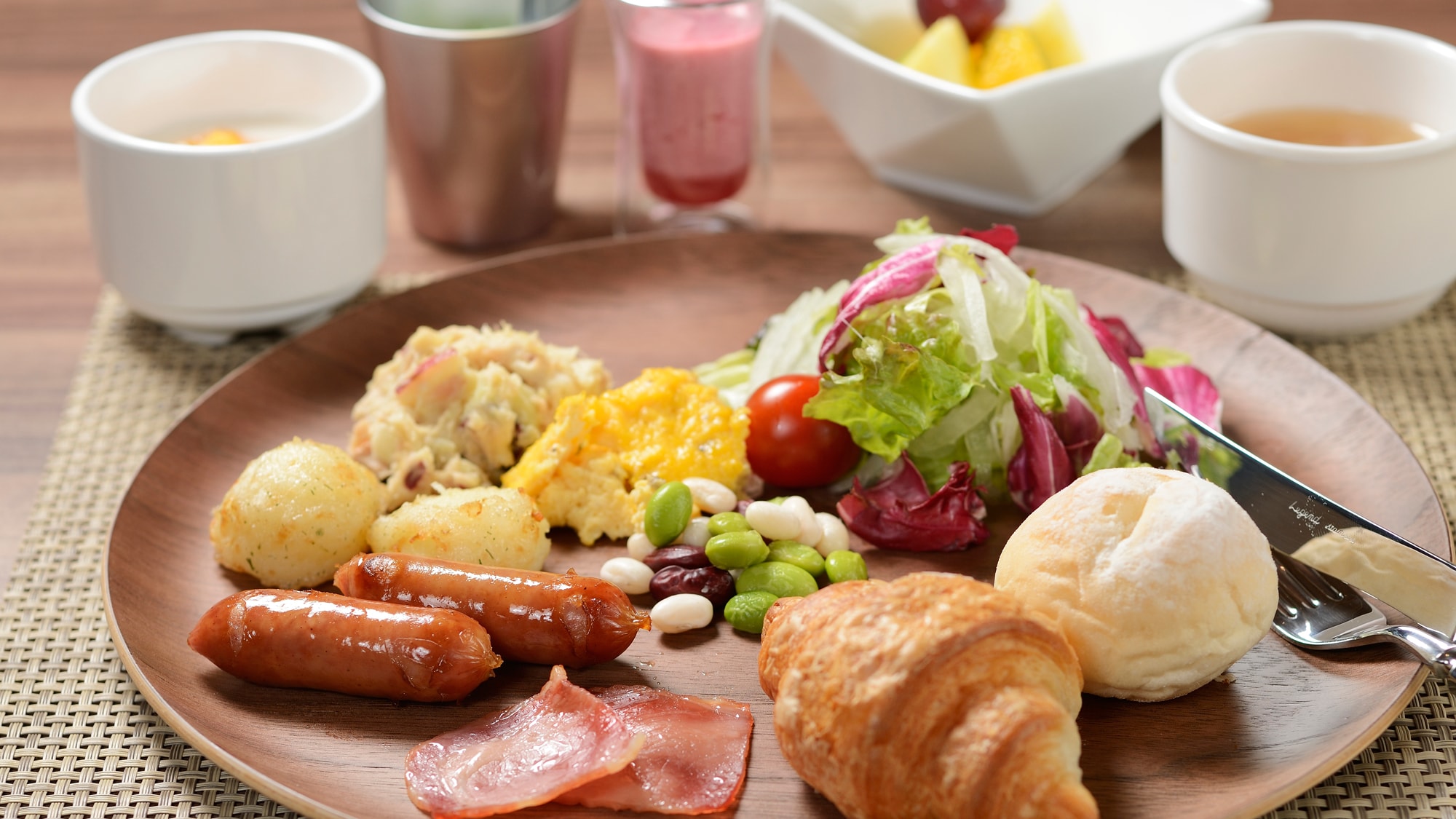 Breakfast buffet presentation/Example of Western food menu (image)