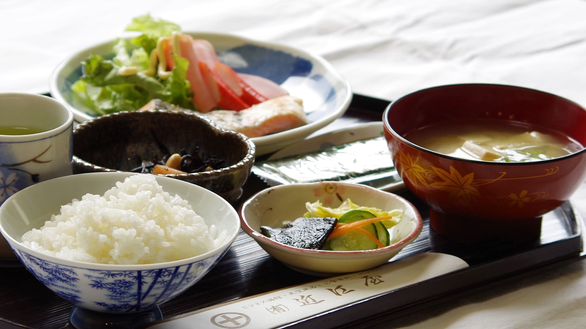 * [Breakfast example] Grilled fish, ham, salad, egg dishes, etc.