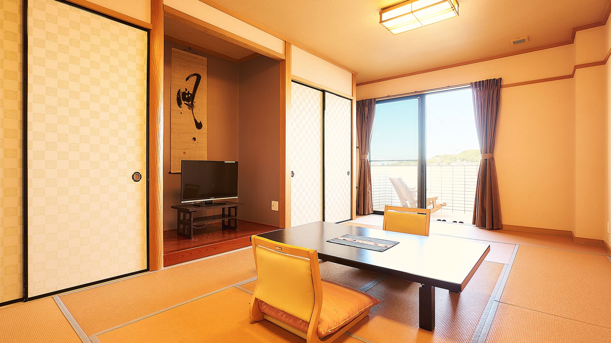・[Guest Room/Kaze] Four futons are provided. Please relax and enjoy the warmth of the tatami mats.