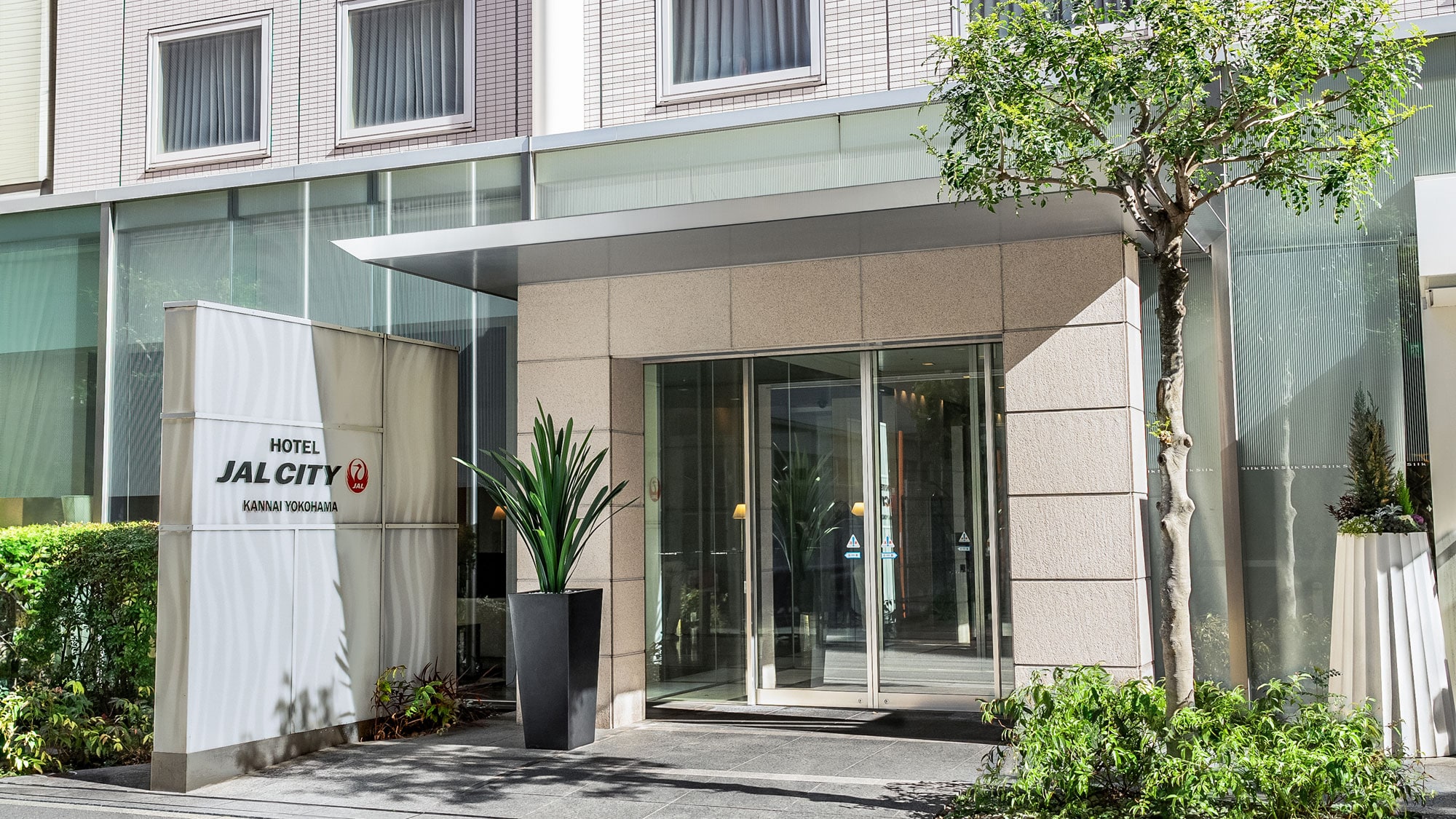 Facility exterior (main entrance)