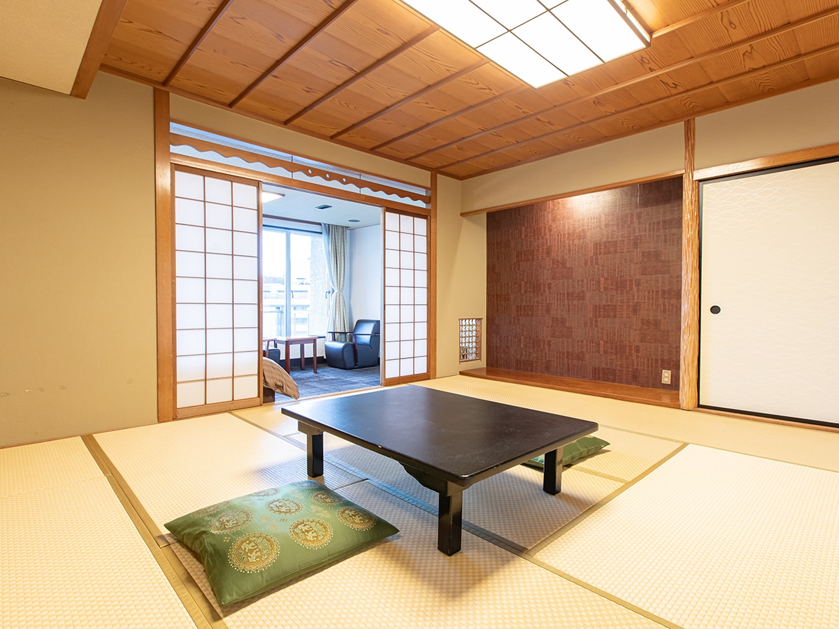 High floor Japanese-Western style 12 tatami mats