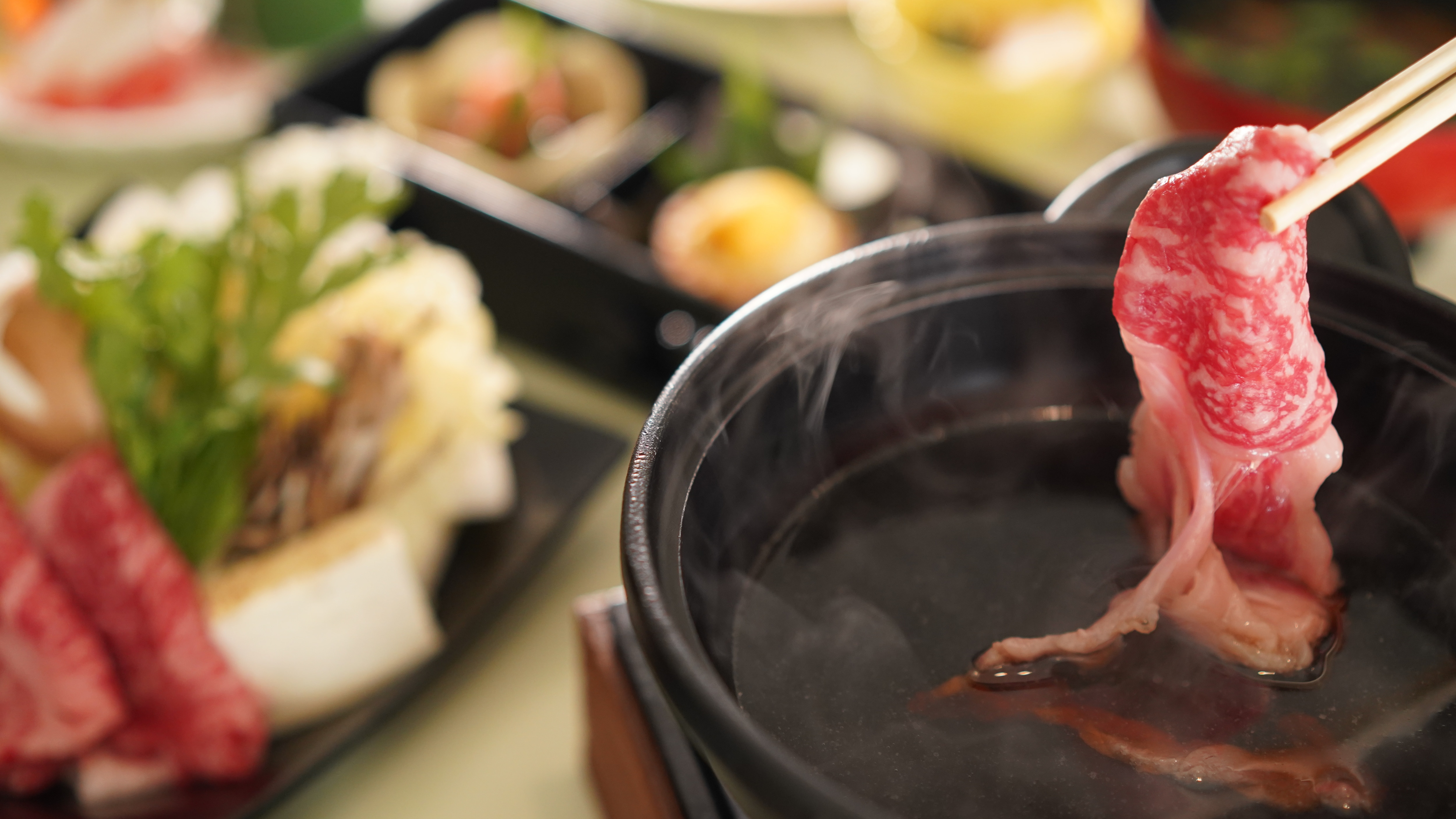 "Sukiyaki" Enjoy the delicious taste of meat to your heart's content