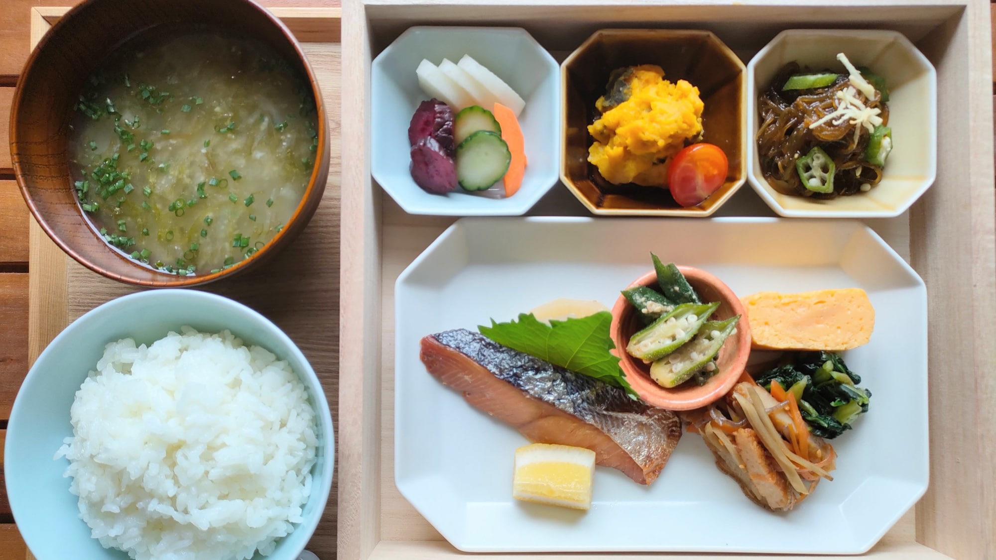 Sarapan set makanan Jepang
