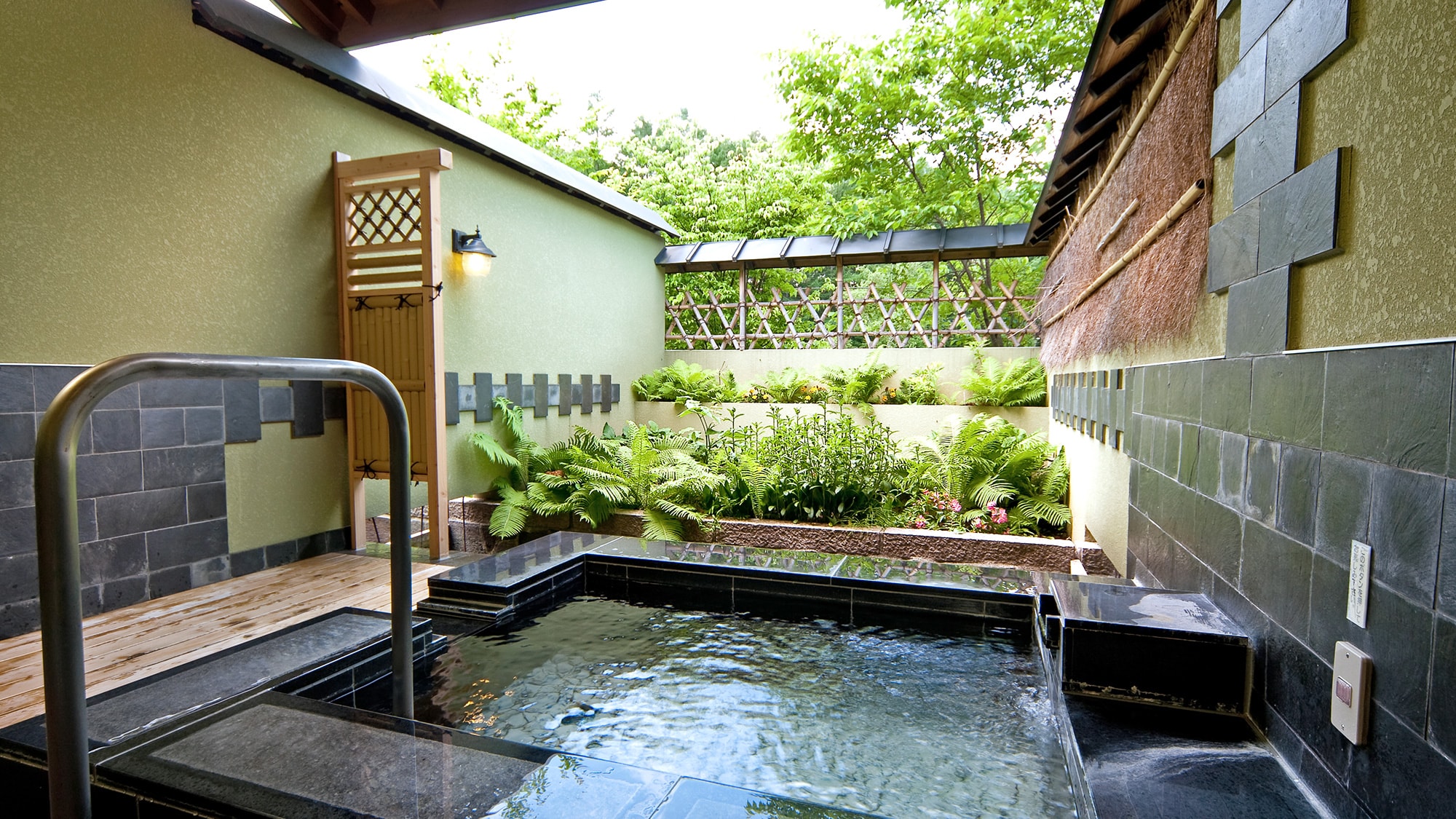[Private open-air bath "Onsen Douraku"]