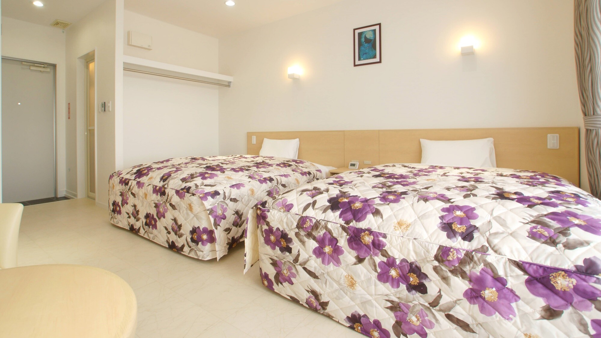 *Example of a guest room/The large bed, over 1.5m wide, can accommodate up to 4 people!