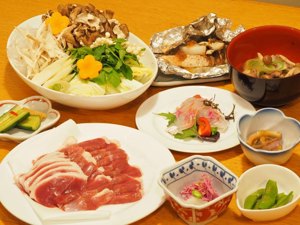 The hostess' warm home-cooked meals are seasonal.