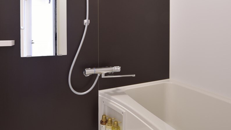 All rooms have a bathtub. As it is not a unit bath combined with the toilet, it is kept clean both when you use it and when you clean it.