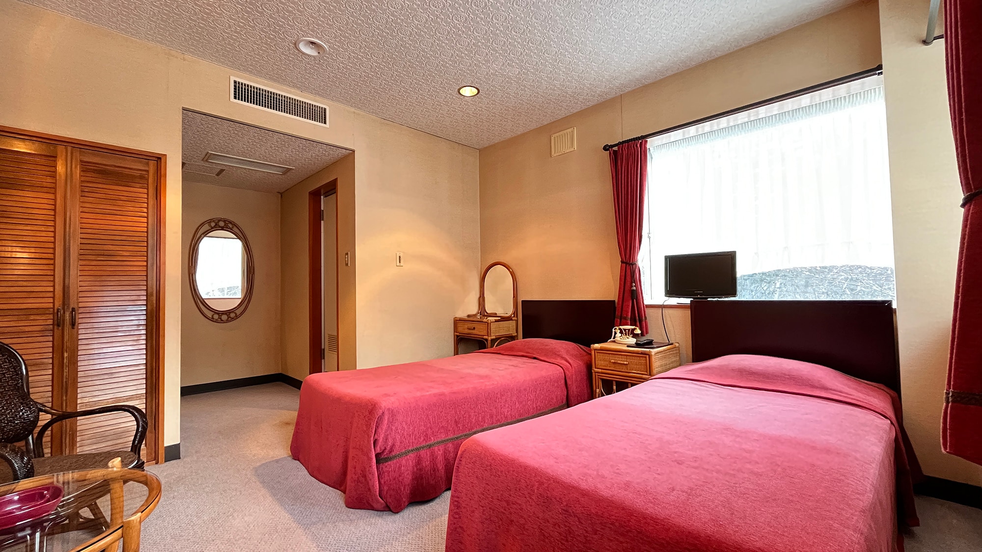 [Guest room] VIP twin room with bath and toilet