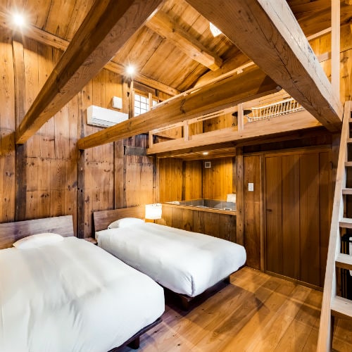 [Fukuina 102/3 capacity] Motozo is in a bedroom with a loft where you can feel the warmth of wood.