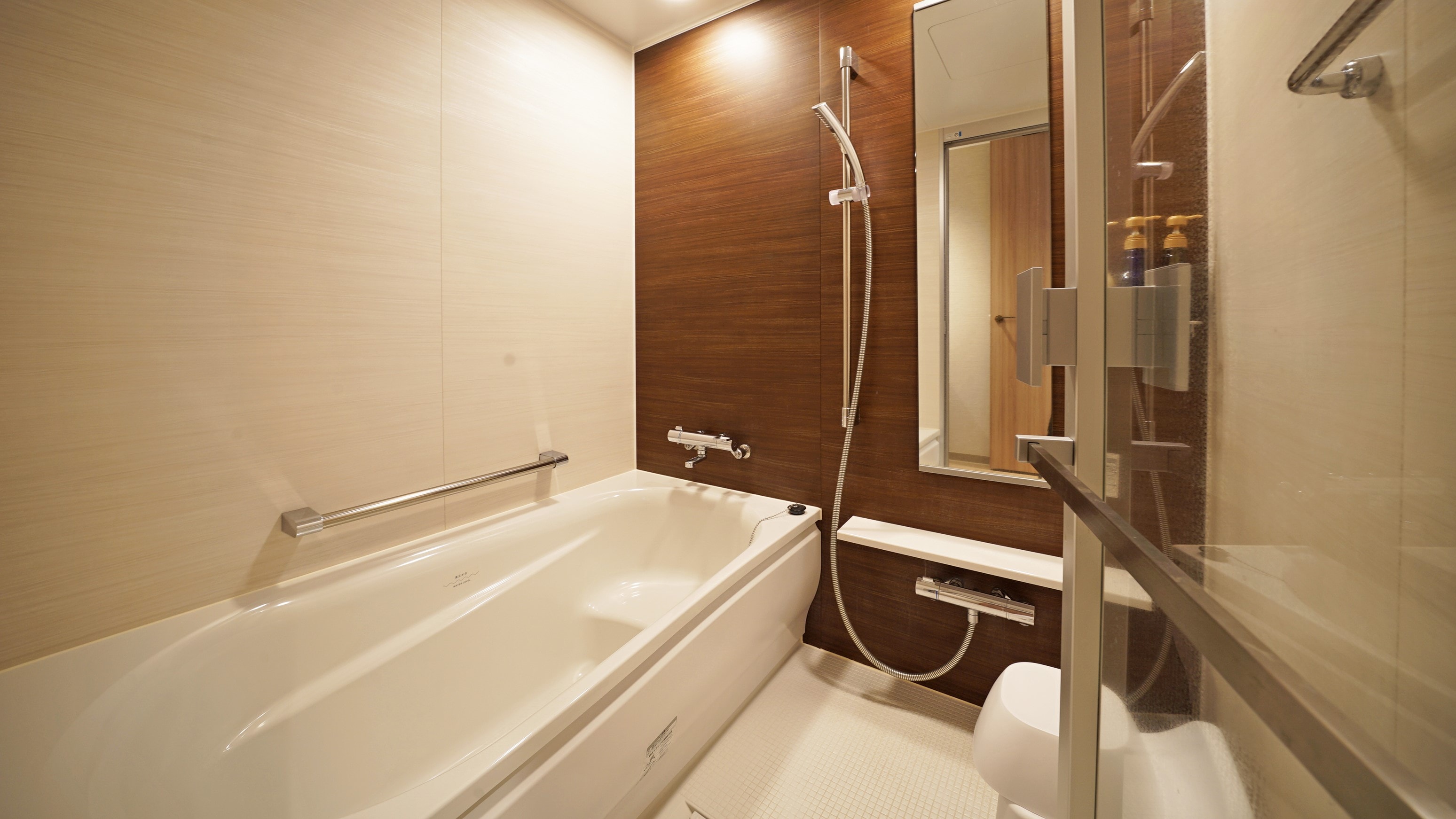 Superior Twin [Bathroom]