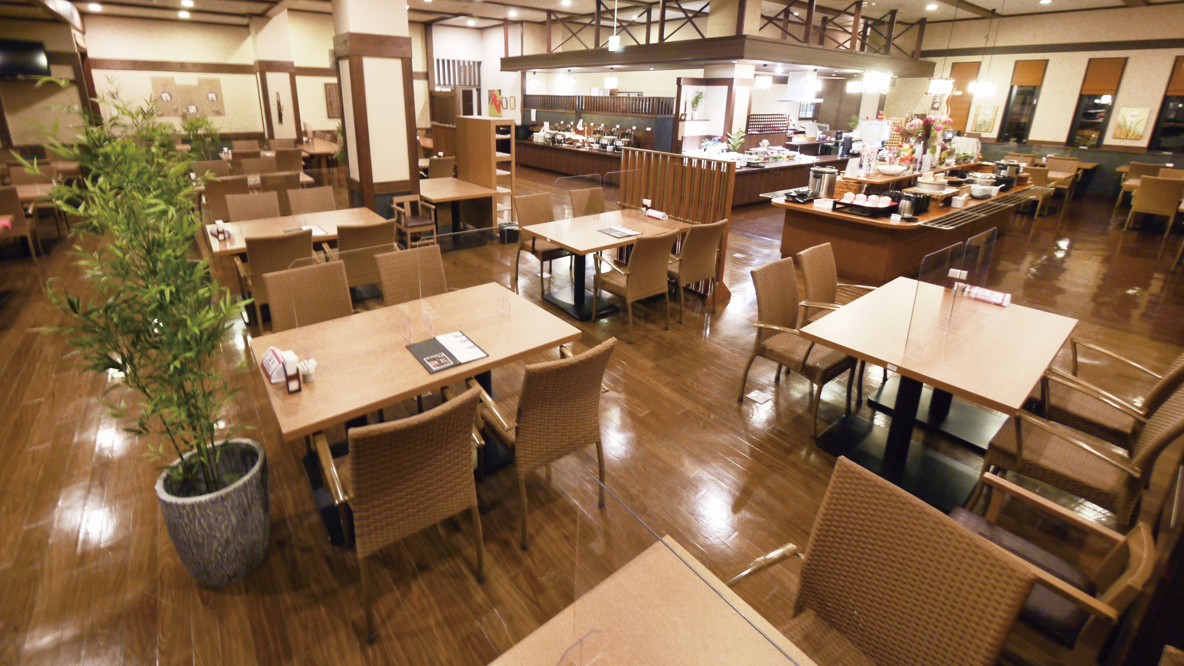 ■ 餐厅大厅