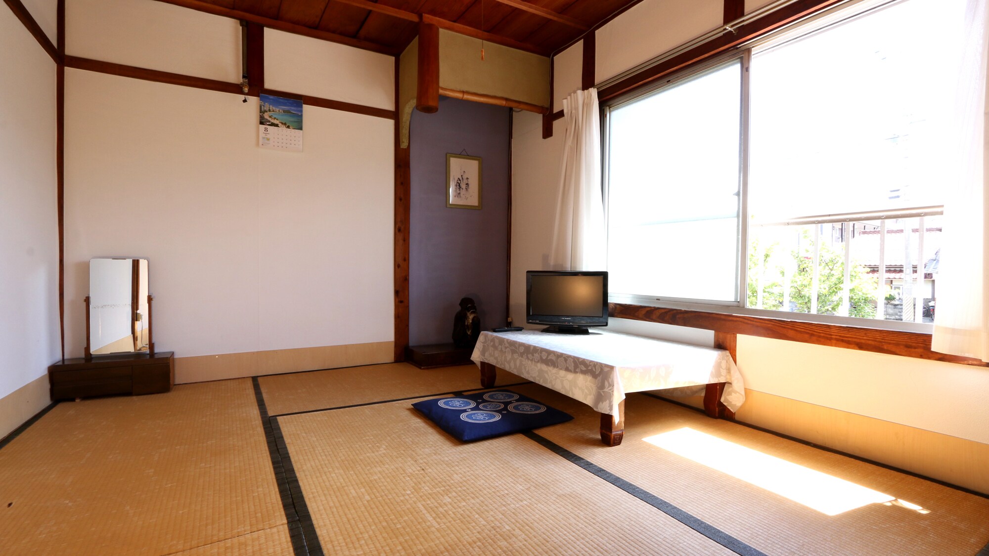 A cozy and relaxing 6 tatami Japanese-style room equipped with Wi-Fi