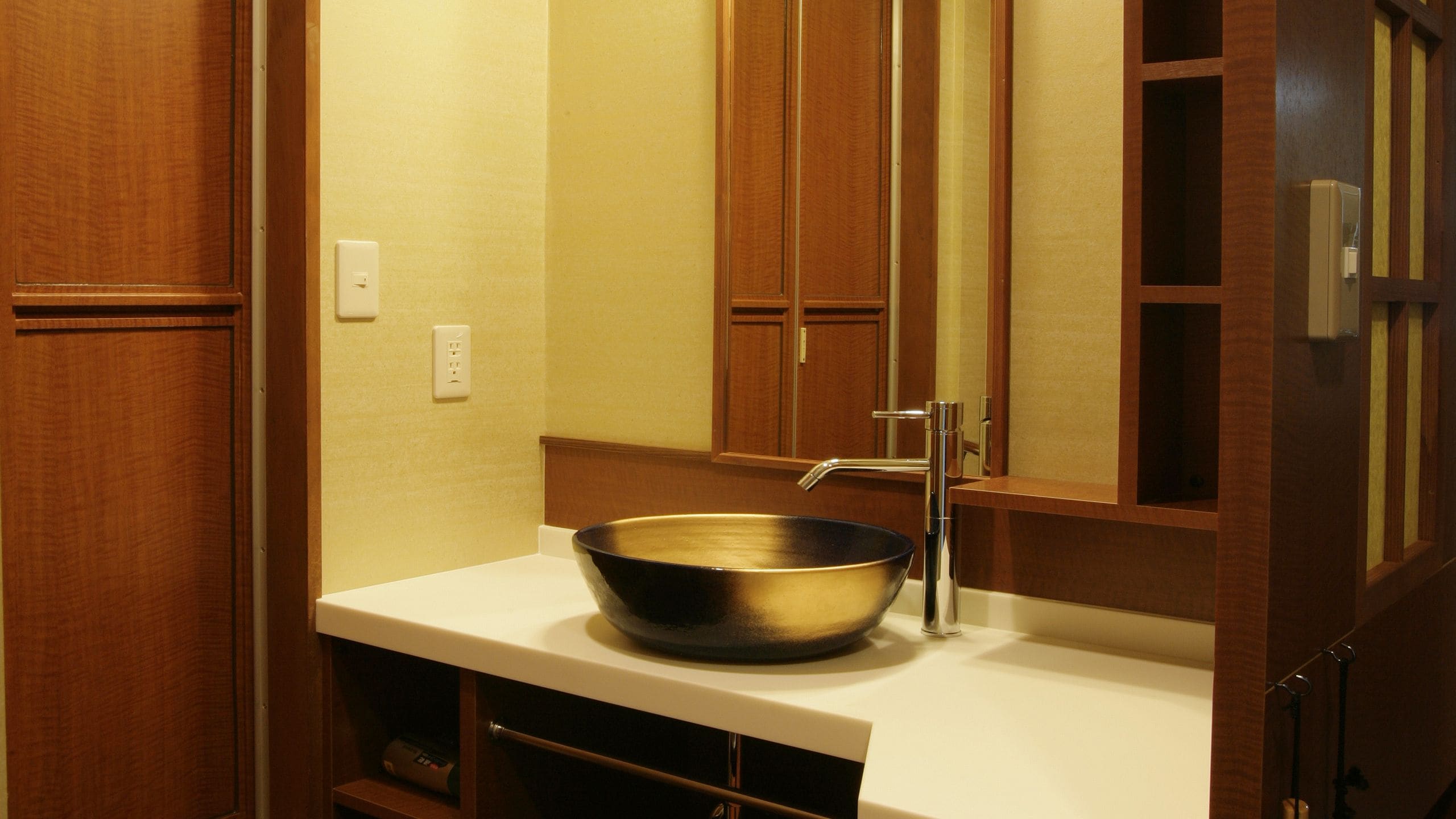 [Customers in the renewal room on the 4th floor] Japanese-style room type (washbasin)