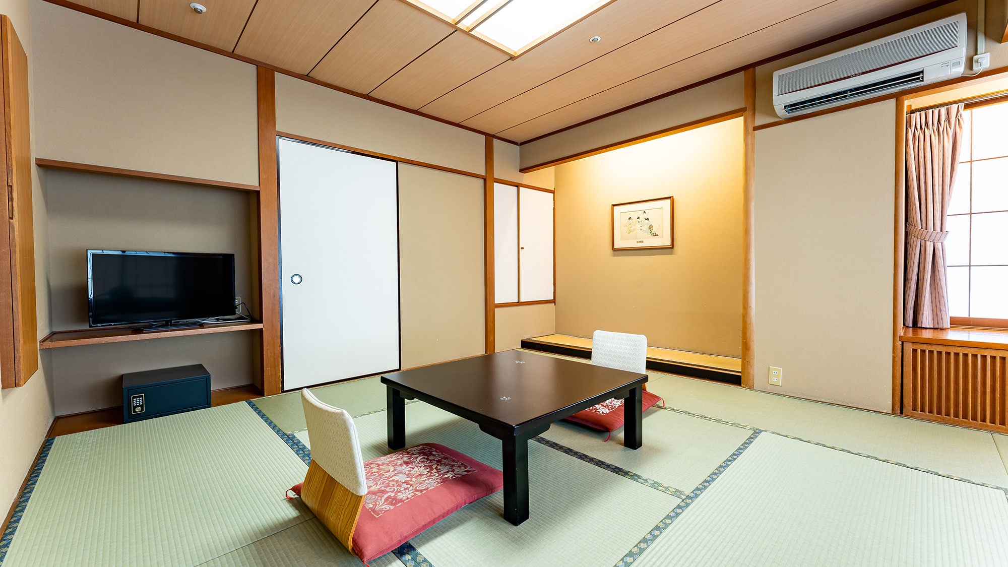 Standard Japanese-style room 8 tatami mats