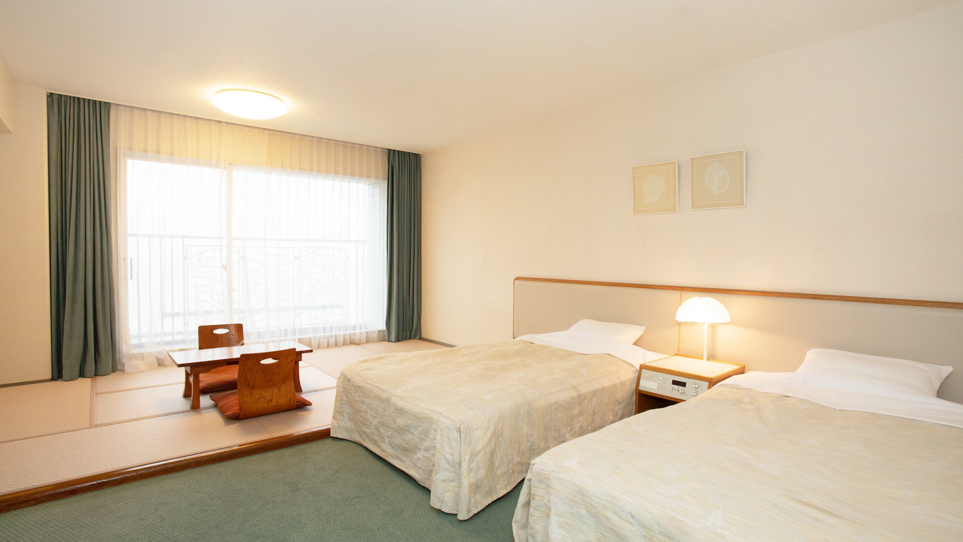 [Japanese-Western style room] 20 square meters (semi-double bed/2 beds) All rooms have ocean views and Wi-Fi