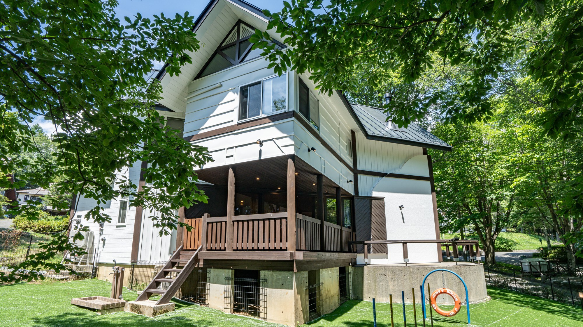 [Premium cottage with private dog run] Cottage exterior