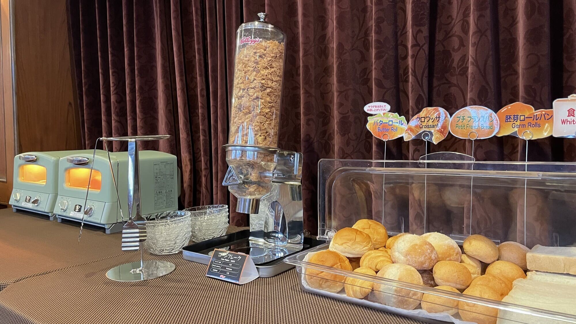 ◆<Free breakfast> Enjoy freshly baked bread that is crisp on the outside and soft on the inside in the Aladdin toaster.