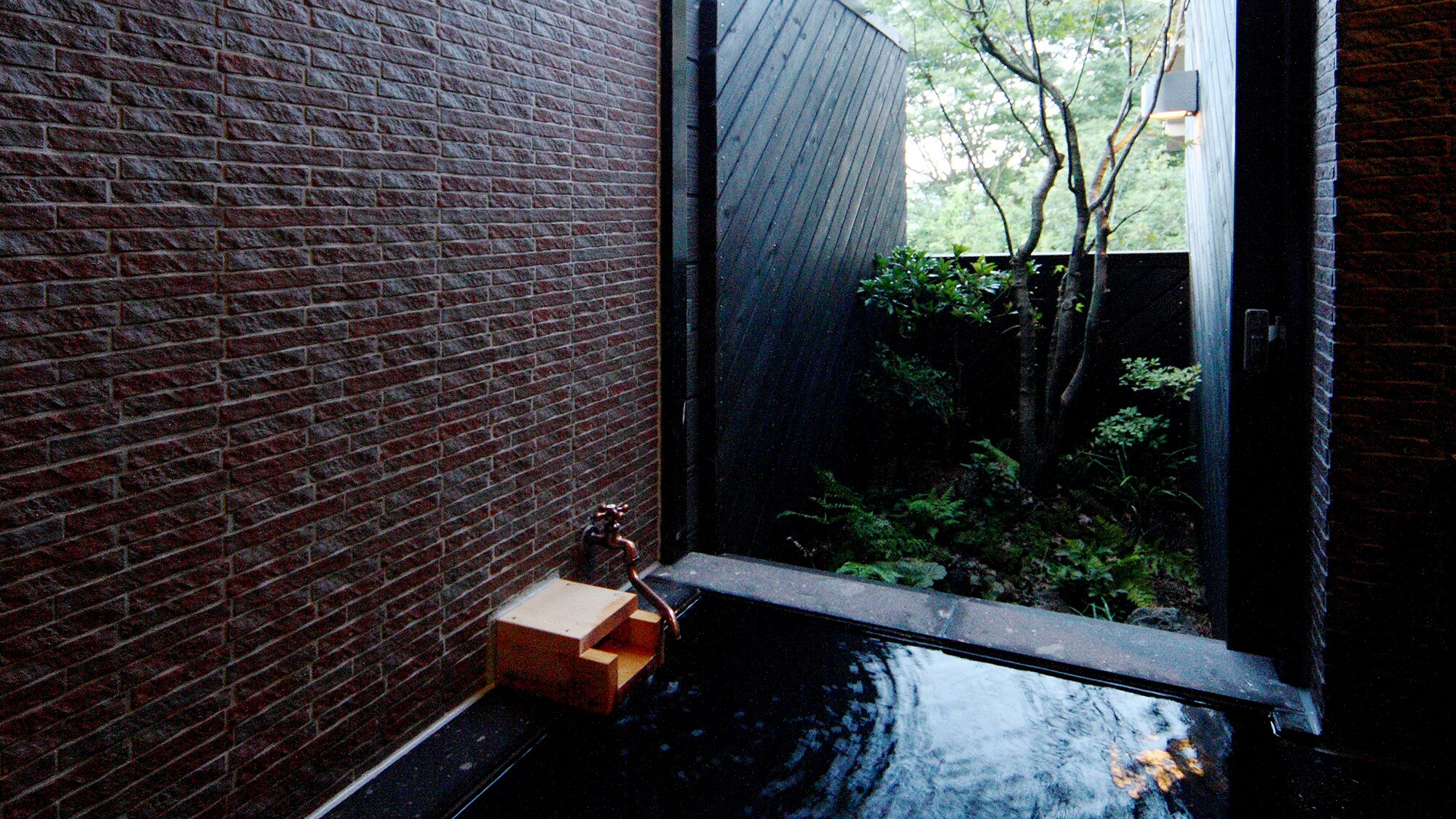 [Asian Resort-216-] ≪Flowing from the source _ Semi-open-air bath≫