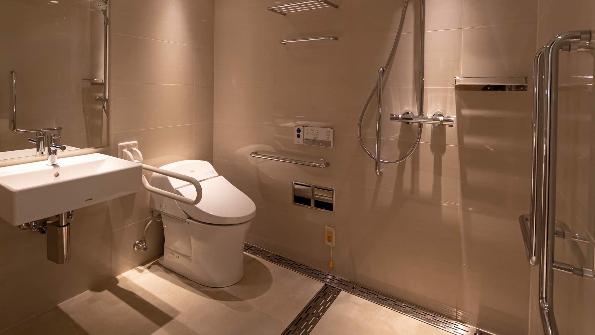 Universal Twin Bathroom